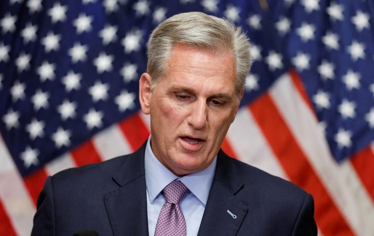 Ông Kevin McCarthy phát biểu sau khi bị loại khỏi ghế chủ tịch Hạ viện Mỹ - Ảnh: REUTERS Ông Kevin McCarthy phát biểu sau khi bị bãi nhiệm khỏi ghế chủ tịch Hạ viện Mỹ - Ảnh: REUTERS
