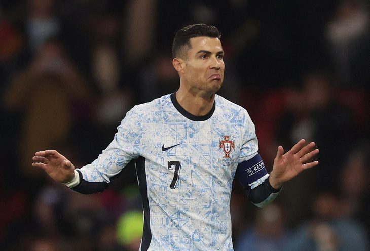 2024-10-15t205503z856863216up1ekaf1m3qsdrtrmadp3soccer-uefanations-sco-por-report-17290322109221864112670 Tin tức thể thao sáng 16-10: Ronaldo tịt ngòi, Saudi Arabia lại gây thất vọng - Ảnh 1.