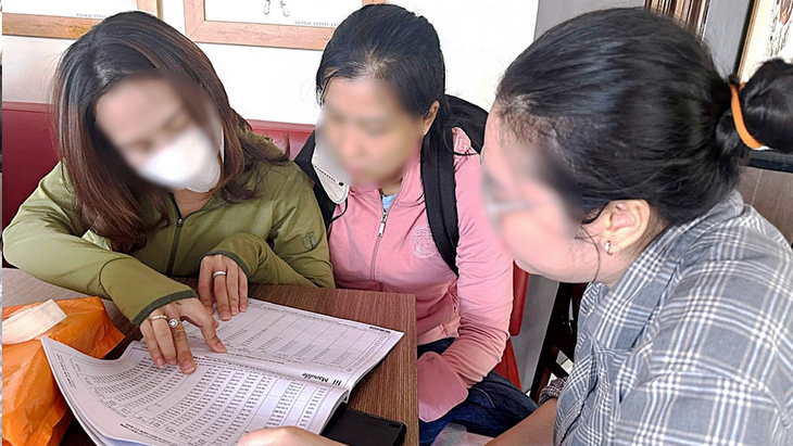 Bán bảo hiểm qua ngân hàng: quá nhiều bất ổn - Ảnh 1. Khách hàng mua bảo hiểm nhân thọ qua ngân hàng lam đơn khiếu nại, tố cáo - Ảnh: B.MAI