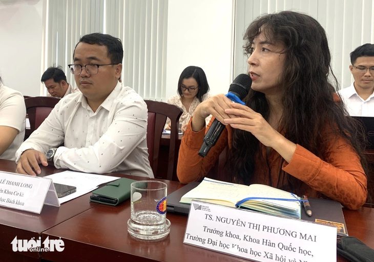 32 ứng viên đầu tiên ứng tuyển nhà khoa học xuất sắc Đại học Quốc gia TP.HCM- Ảnh 1. Các nhà khoa học đóng góp ý kiến tại tọa đàm giới thiệu chương trình VNU350 cuối tháng 2-2024 - Ảnh: TRẦN HUỲNH