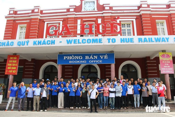 base64-17258788873391476113227 60 sinh viên Huế lên đường hỗ trợ người dân Hải Phòng khắc phục hậu quả bão Yagi - Ảnh 1.