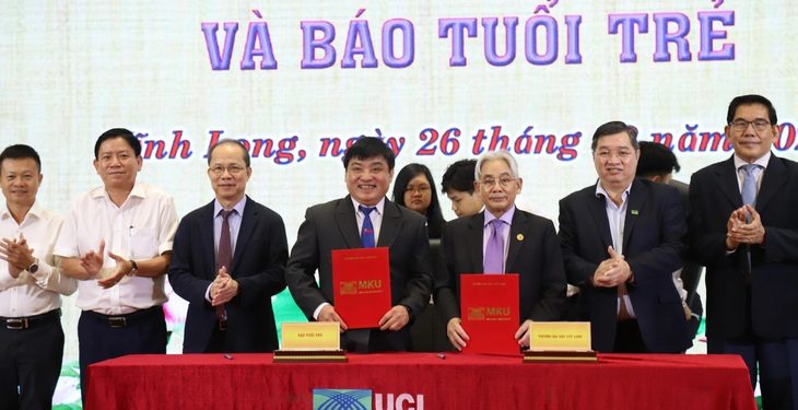 base64-17351993765401556331124 Báo Tuổi Trẻ ký kết hợp tác với Trường đại học Cửu Long - Ảnh 1.