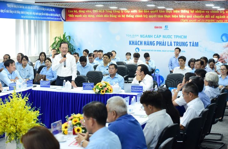 40.000 đồng hồ nước thông minh đã được lắp ở TP.HCM- Ảnh 1. Ông Nguyễn Thanh Sử - phó tổng giám đốc Tổng công ty Cấp nước Sài Gòn TNHH MTV (SAWACO) - chia sẻ tại tọa đàm - Ảnh: DUYÊN PHAN