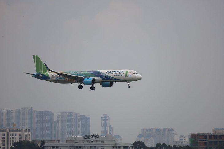 Bamboo Airways điều chỉnh lịch bay để tái cơ cấu nên sẽ có nhiều chuyến bị hoãn, huỷ hoặc chuyển sang bay hãng khác - Ảnh: CÔNG TRUNG Bamboo Airways điều chỉnh lịch bay để tái cơ cấu nên sẽ có nhiều chuyến bị hoãn, hủy hoặc chuyển sang bay hãng khác - Ảnh: CÔNG TRUNG
