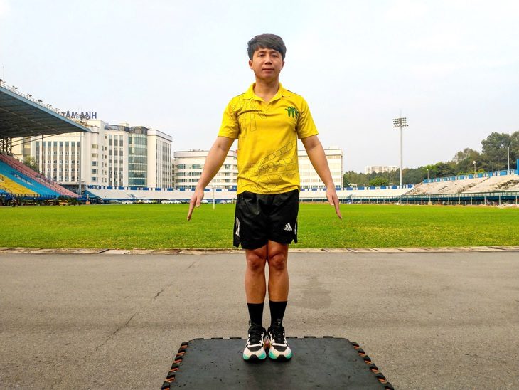 jumping-jack-1737532842874897946871 Bài tập đơn giản, nhanh, hiệu quả cho những ngày Tết - Ảnh 1.