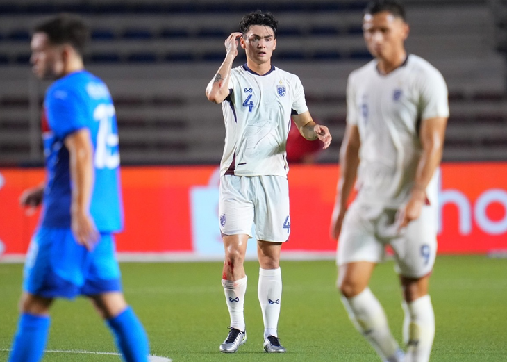 thai-lan-philippines-asean-cup-2024-1735315917897863527987 Báo chí Thái Lan gọi trận thua Philippines là 'khoảnh khắc tội lỗi' - Ảnh 1.