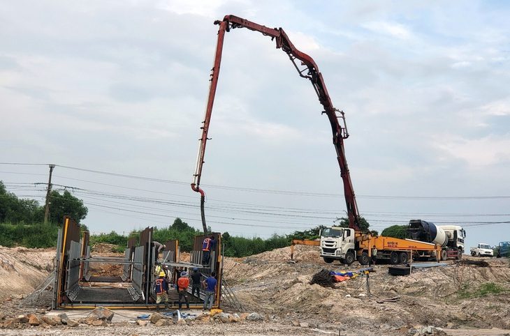 Bà Rịa - Vũng Tàu tăng tốc thi công công trình giao thông trọng điểm - Ảnh 1. Thi công cống của cao tốc Biên Hòa - Vũng Tàu, một trong những dự án giao thông trọng điểm - Ảnh: Đ.H