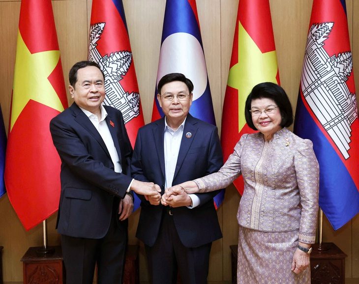 tran-thanh-man-17292257406661325506968 Ba Chủ tịch Quốc hội Việt Nam - Lào - Campuchia ăn sáng làm việc - Ảnh 1.