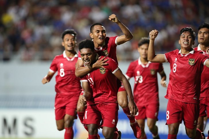 Báo Indonesia: 'Hạ đẹp Thái Lan, U23 Indonesia thách thức U23 Việt Nam ở chung kết' - Ảnh 1. Các cầu thủ U23 Indonesia được báo chí nước nhà khen ngợi sau khi đánh bại Thái Lan - Ảnh: HOÀNG TÙNG