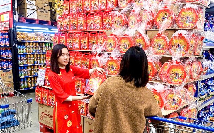 Bánh mứt kẹo thương hiệu Việt hút khách dịp Tết 2025 - Ảnh 1. Bánh mứt kẹo thương hiệu Việt ‘hút’ khách dịp Tết 2025 - Ảnh 1.