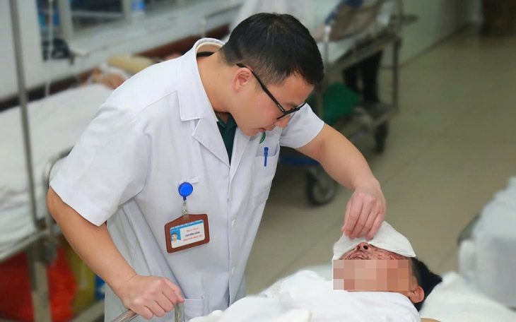 Ám ảnh tai nạn pháo nổ ngày Tết: Người mất tay, người mù mắt - Ảnh 1. Ám ảnh tai nạn pháo nổ ngày Tết: Người mất tay, người mù mắt - Ảnh 1.